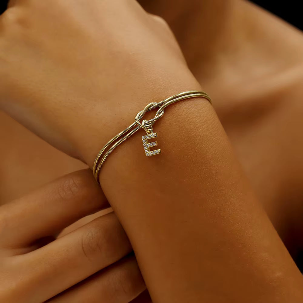 Liebesknoten-Armband mit Buchstaben A–Z 💛✨