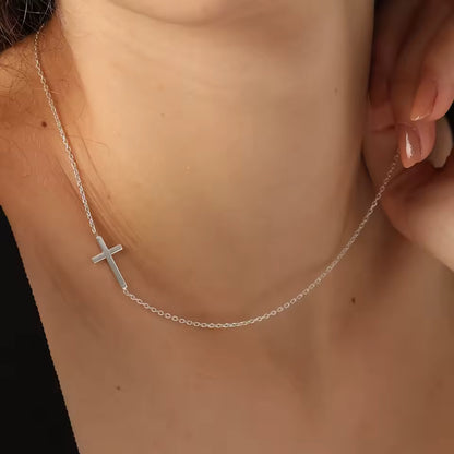 ✝️ Seitliche Kruzifix Kreuz-Halskette für Damen ✝️